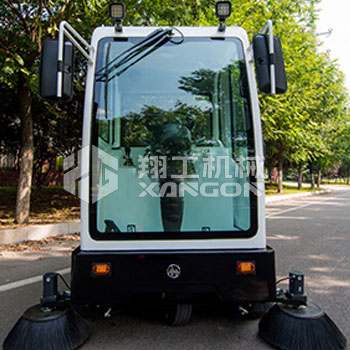 座駕式電動掃路車